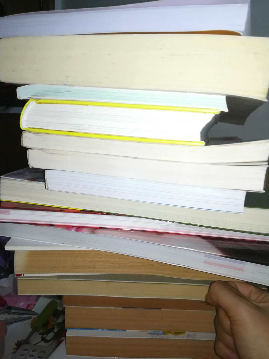 强烈渴望家里有个书柜和一张书桌